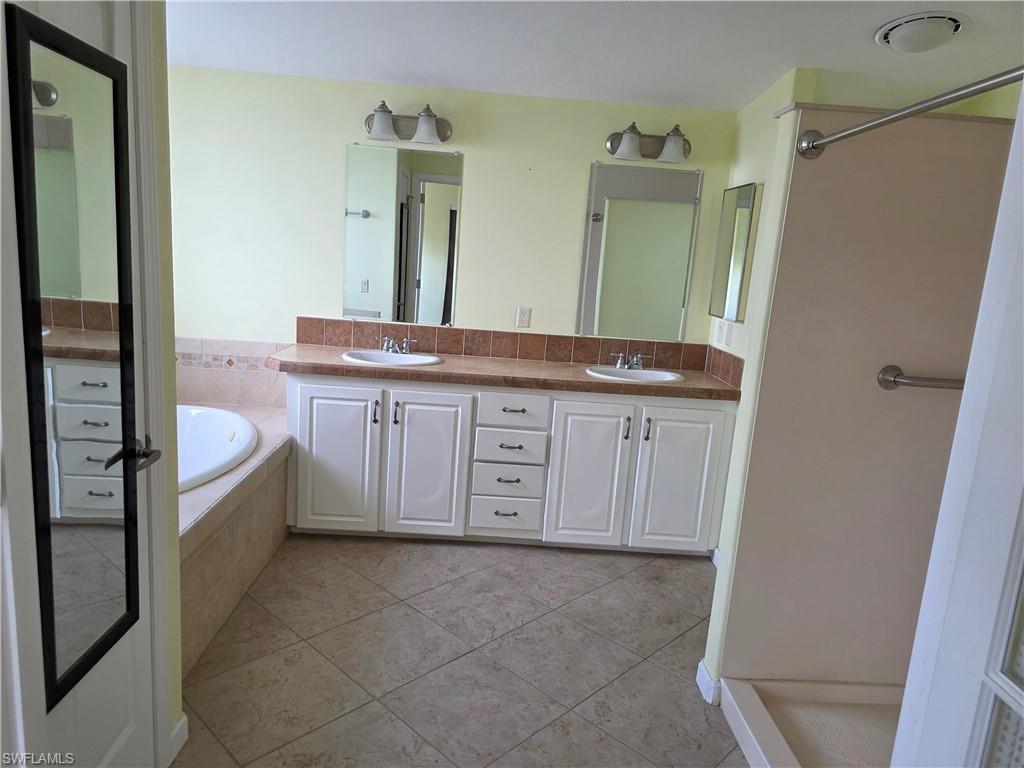 COUNTRY LAKES - Residential