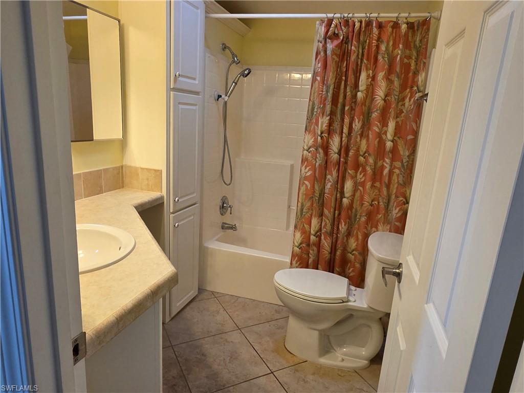 COUNTRY LAKES - Residential