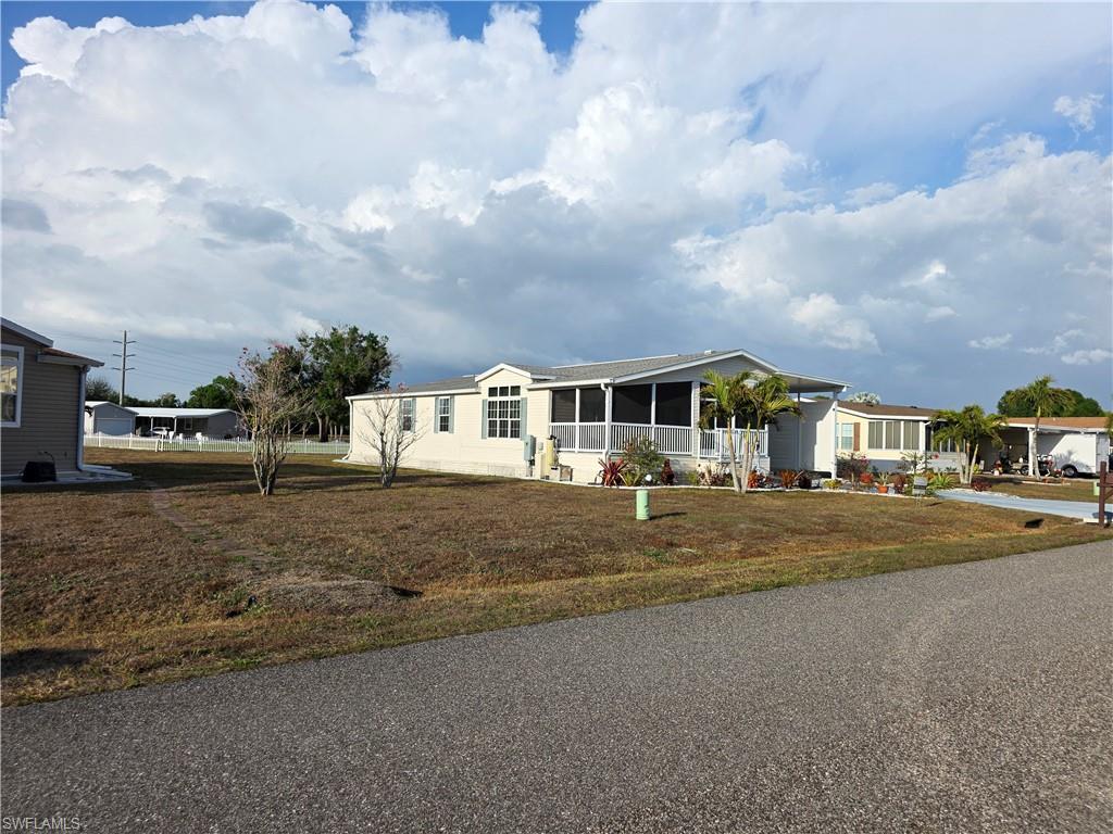 COUNTRY LAKES - Residential