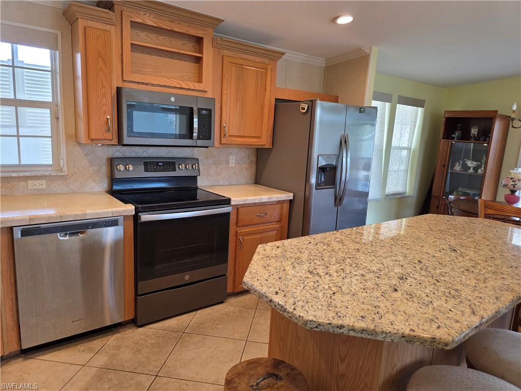 COUNTRY LAKES - Residential