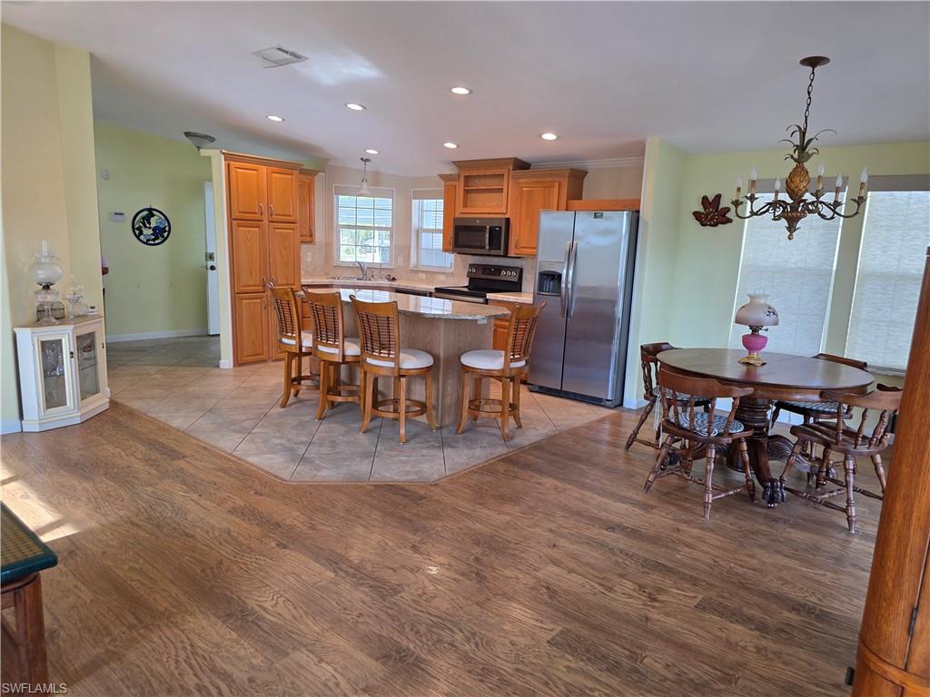 COUNTRY LAKES - Residential