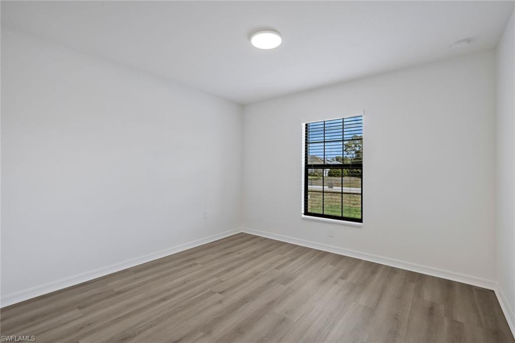 MIRROR LAKES - Residential