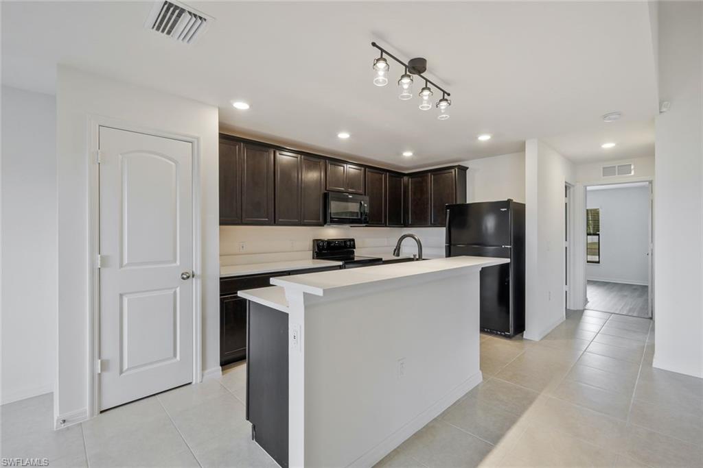 MIRROR LAKES - Residential