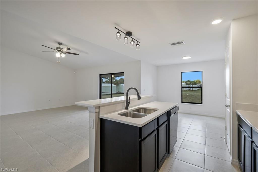 MIRROR LAKES - Residential