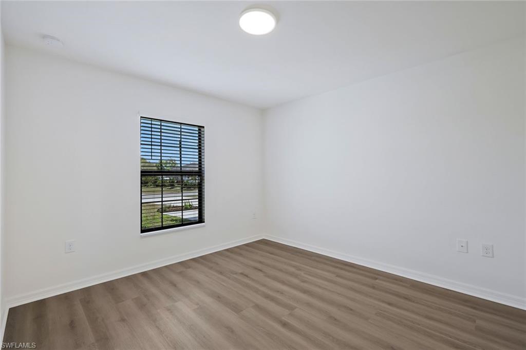 MIRROR LAKES - Residential