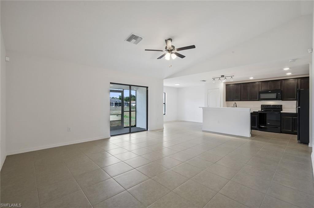 MIRROR LAKES - Residential