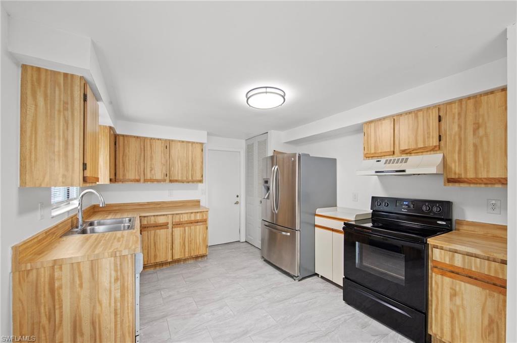 SAN CARLOS PARK - Residential