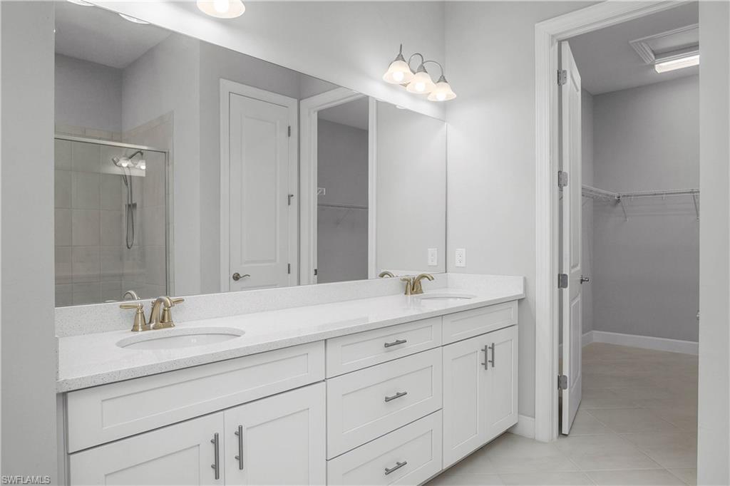 ESTERO POINTE - Residential