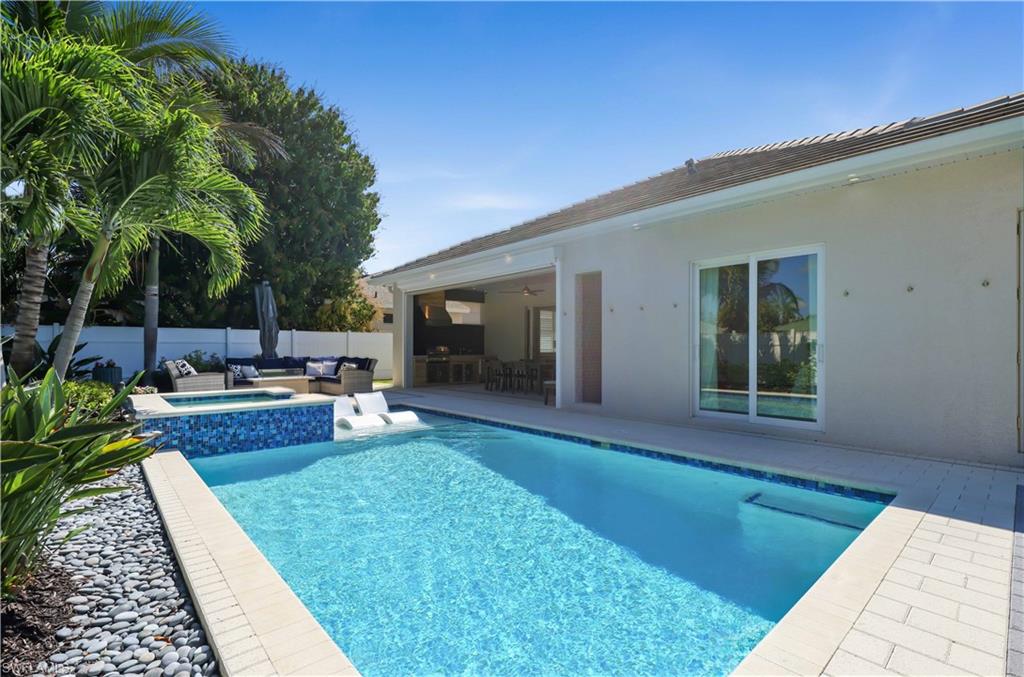 NAPLES PARK - Residential