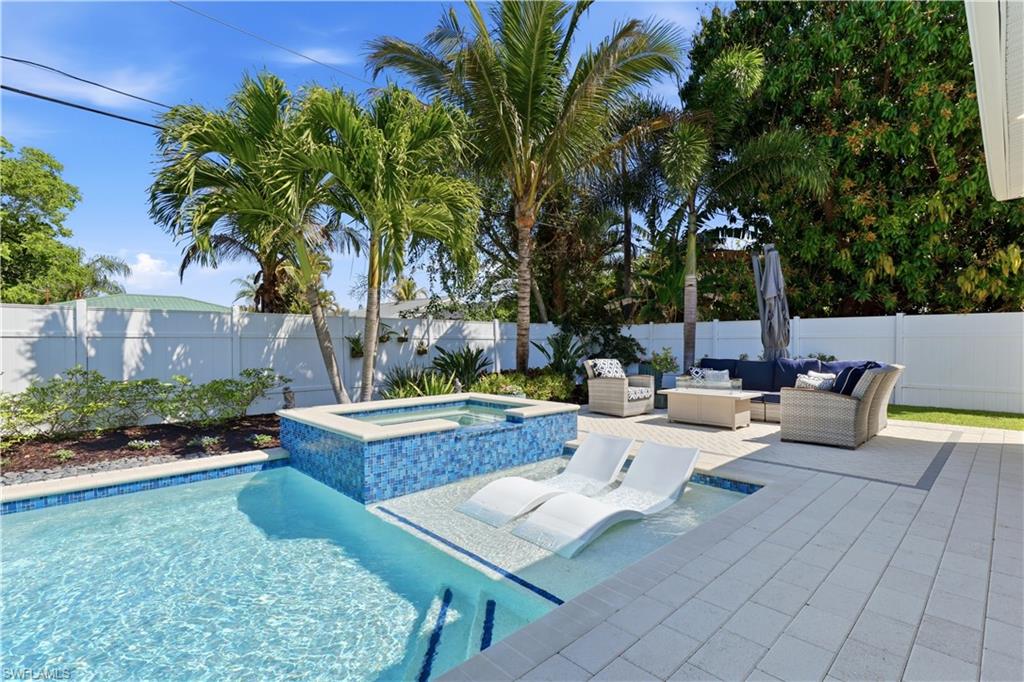 NAPLES PARK - Residential