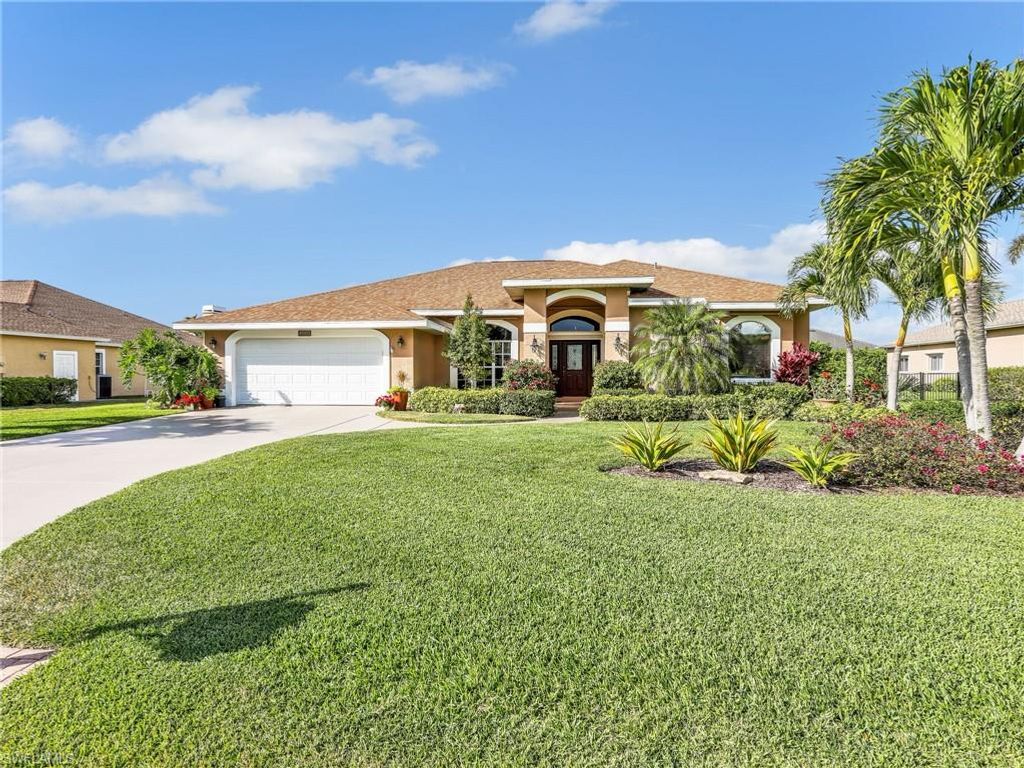 Photo of 2033 Teagarden LN, NAPLES, FL 34110 (MLS # 226009826)