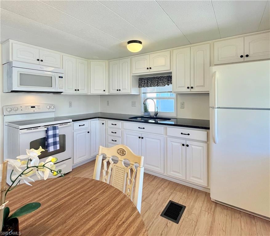 FOREST PARK MOBILE HOME - Residential