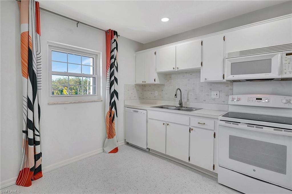 CYPRESS LAKES MANOR NORTH - Residential Lease