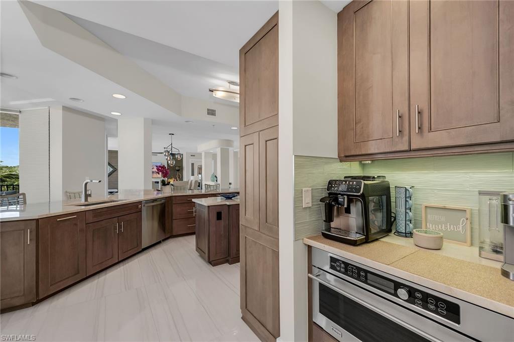 TWIN DOLPHINS - Residential