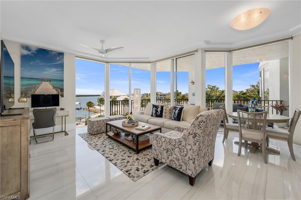 TWIN DOLPHINS - Residential