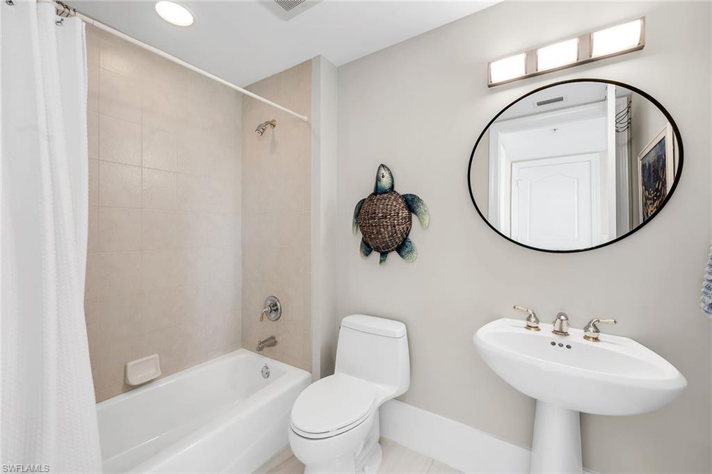 TWIN DOLPHINS - Residential