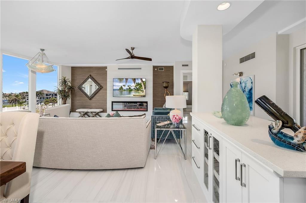 TWIN DOLPHINS - Residential