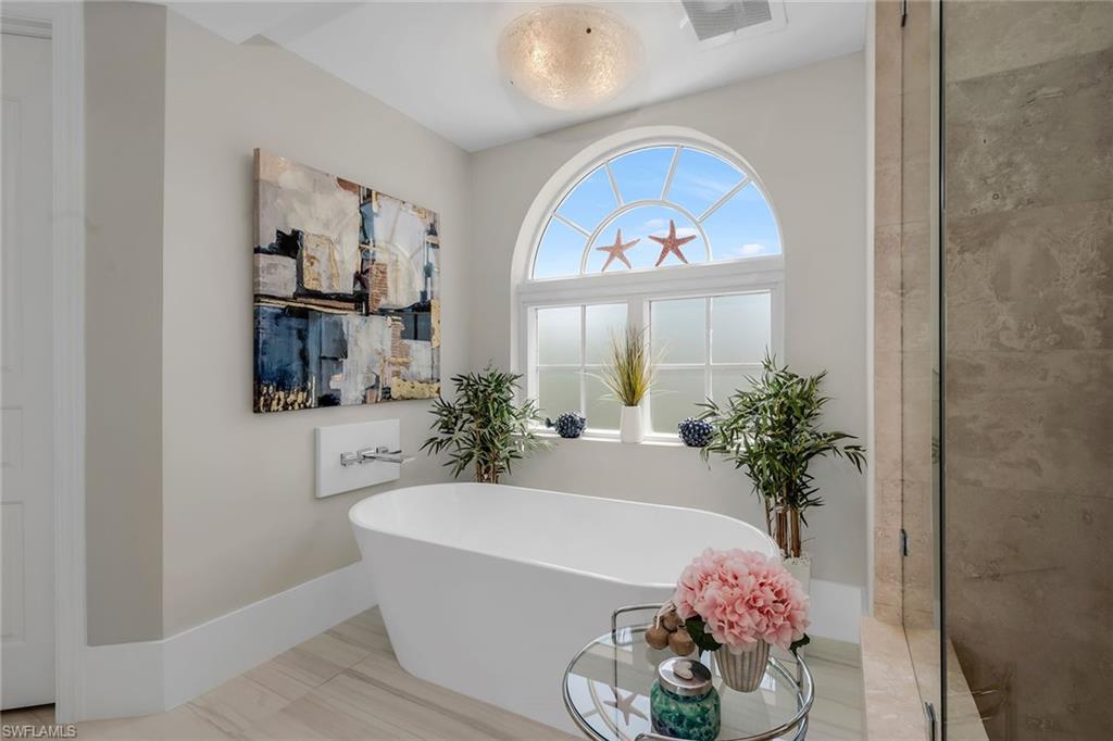 TWIN DOLPHINS - Residential