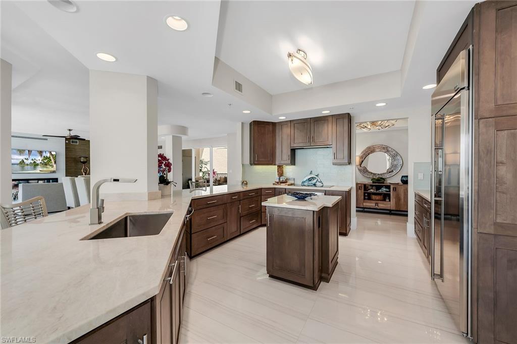 TWIN DOLPHINS - Residential