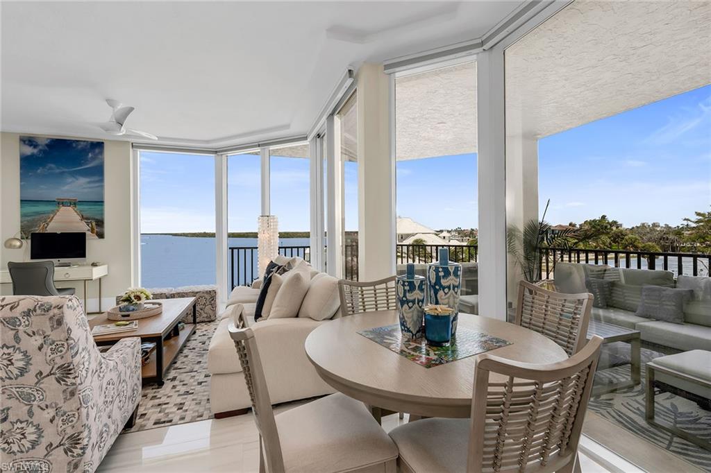 TWIN DOLPHINS - Residential