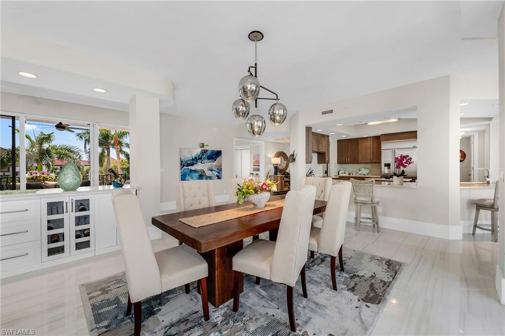 TWIN DOLPHINS - Residential