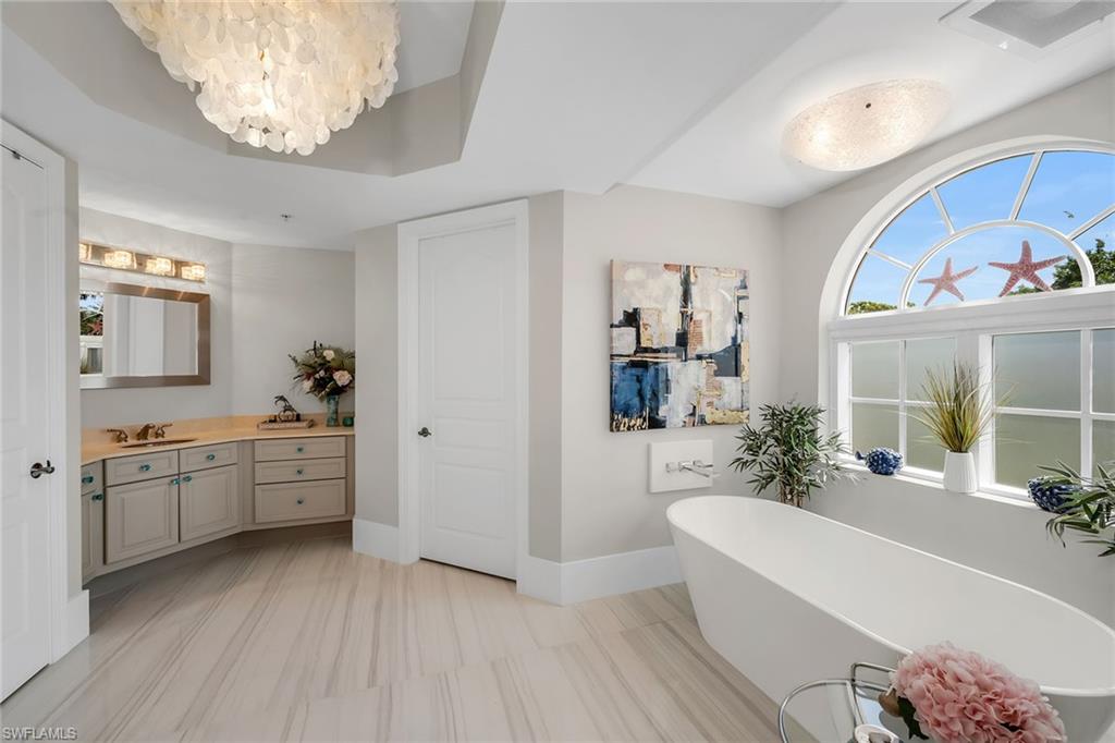 TWIN DOLPHINS - Residential