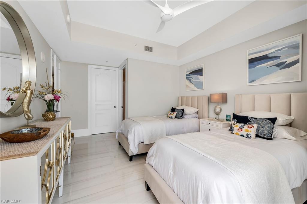 TWIN DOLPHINS - Residential