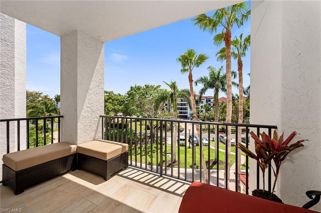 TWIN DOLPHINS - Residential