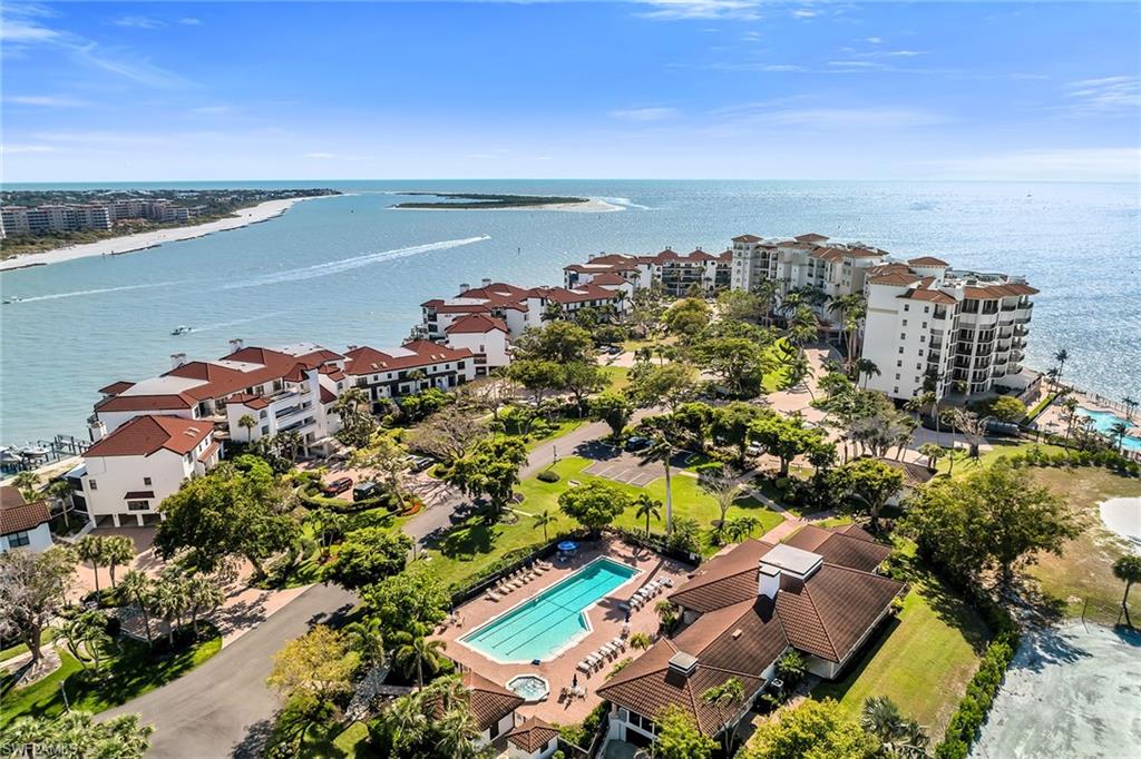 TWIN DOLPHINS - Residential