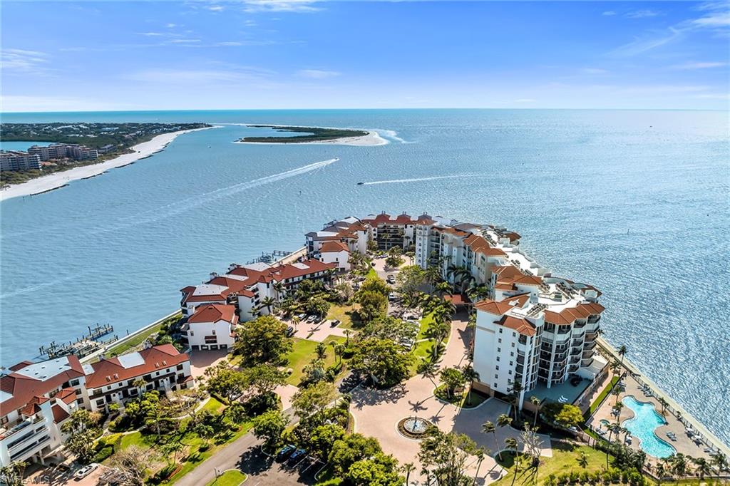 TWIN DOLPHINS - Residential