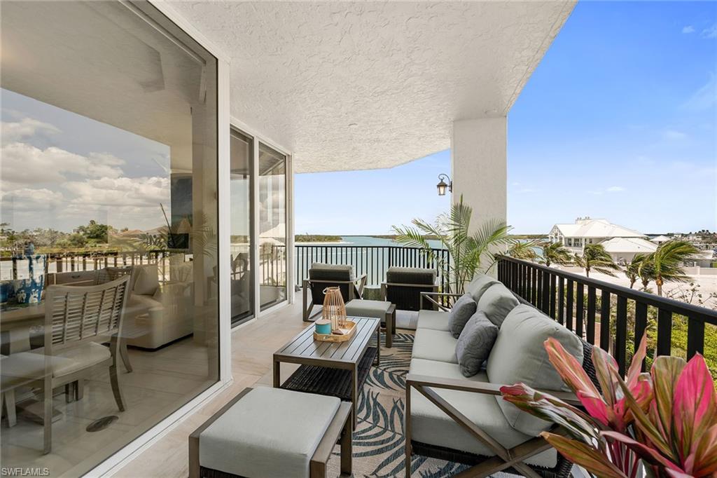 TWIN DOLPHINS - Residential