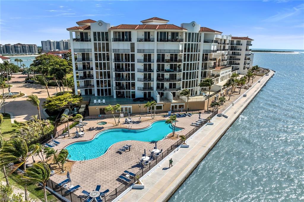 TWIN DOLPHINS - Residential