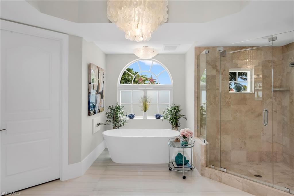 TWIN DOLPHINS - Residential