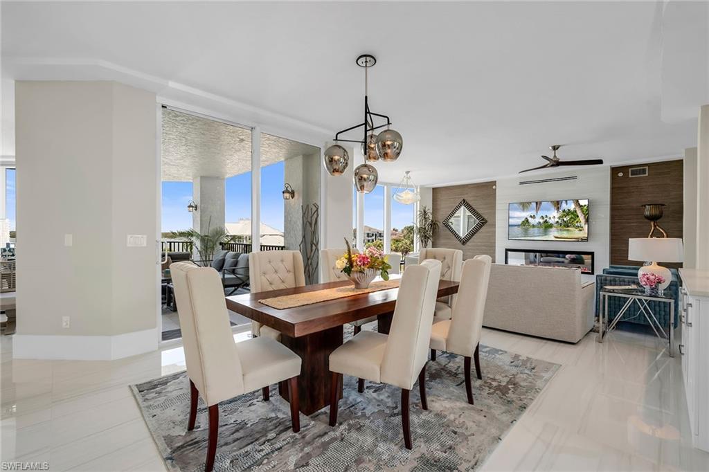 TWIN DOLPHINS - Residential