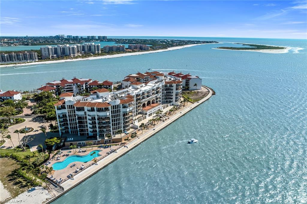 TWIN DOLPHINS - Residential