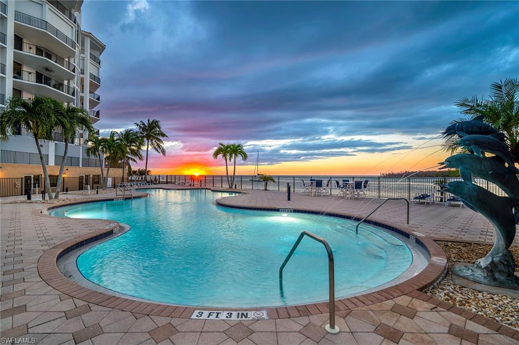 TWIN DOLPHINS - Residential