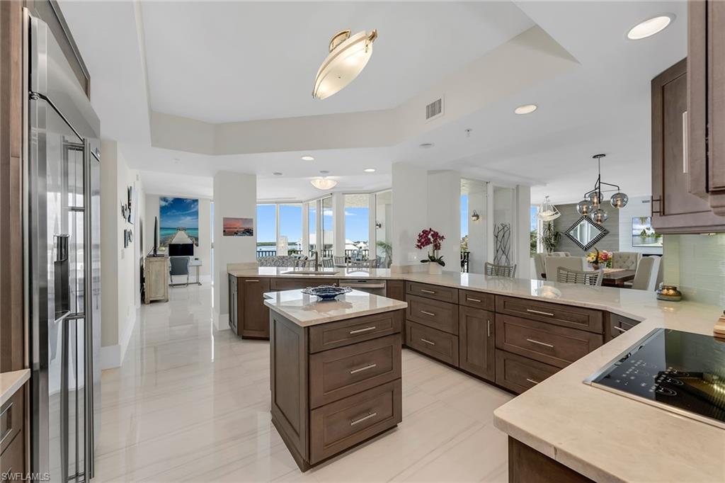 TWIN DOLPHINS - Residential