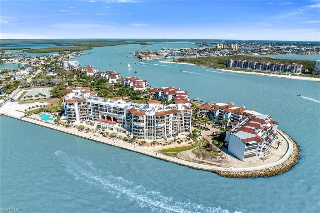 TWIN DOLPHINS - Residential