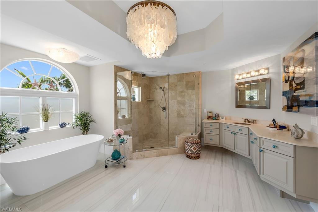 TWIN DOLPHINS - Residential