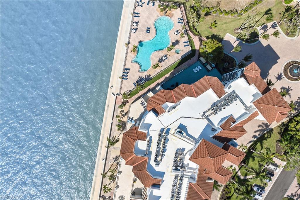 TWIN DOLPHINS - Residential