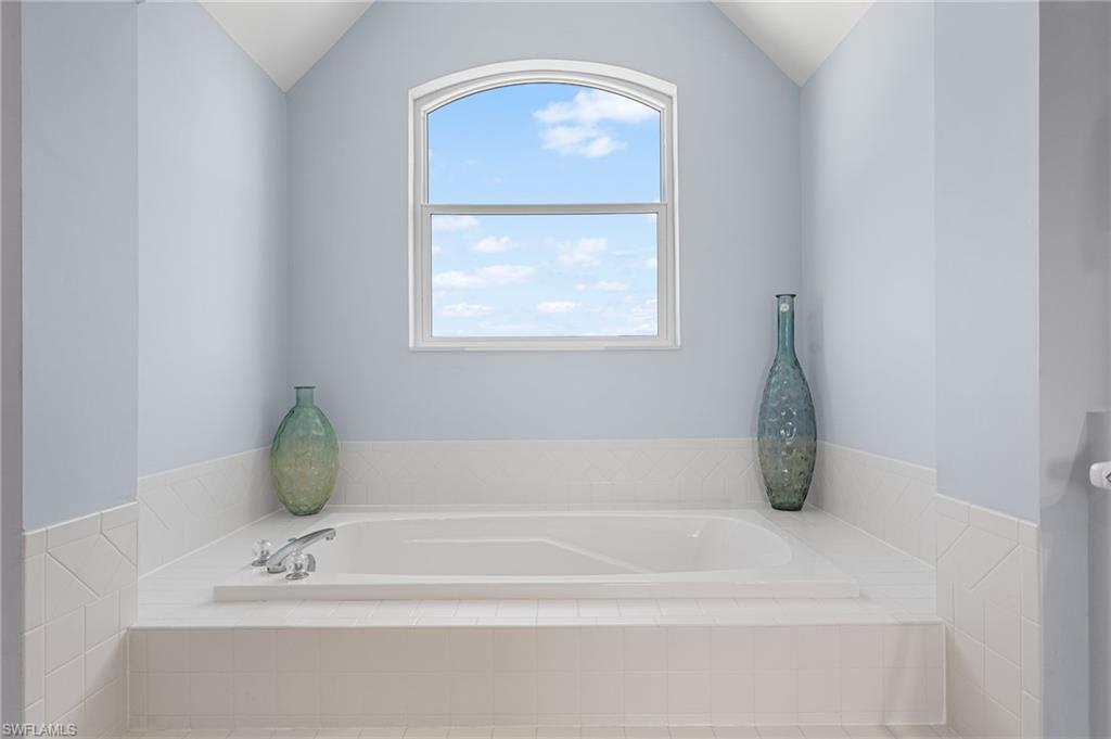 LONG ACRE LAKE - Residential