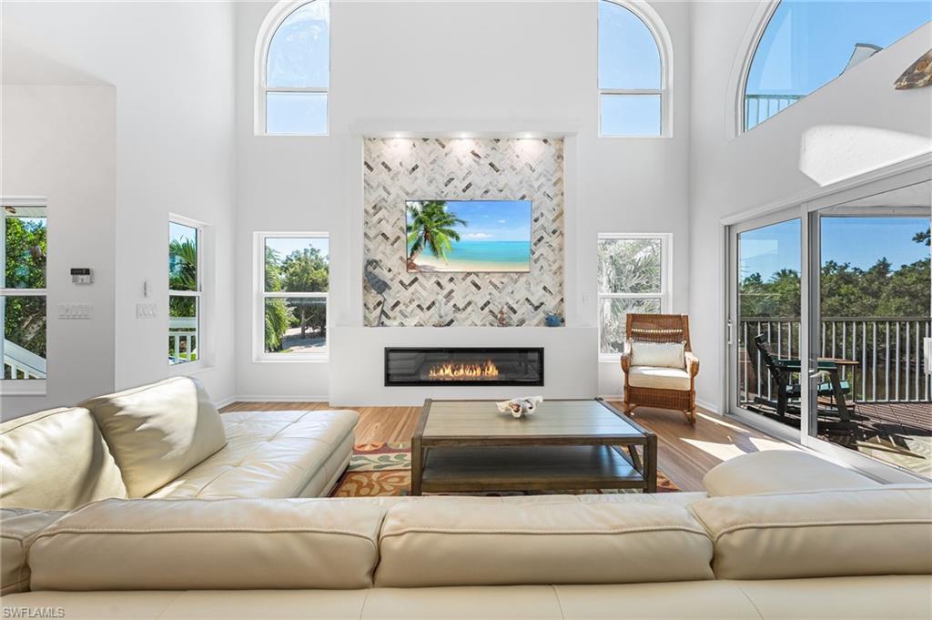 LONG ACRE LAKE - Residential