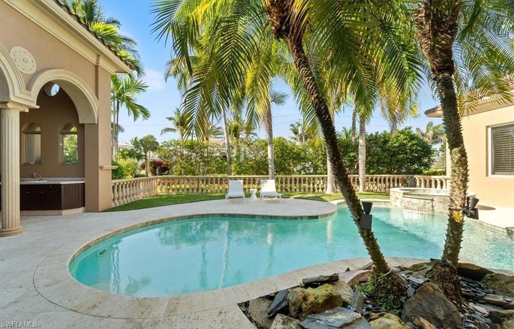 AQUALANE SHORES - Residential Lease