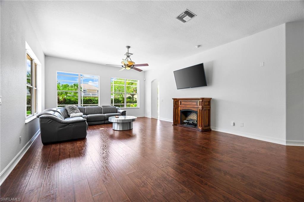 WINDWOOD - Residential