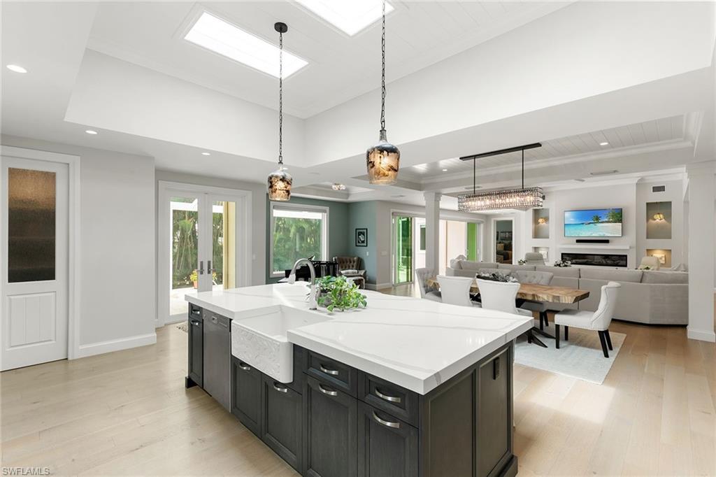 CHANTECLAIR MANOR - Residential