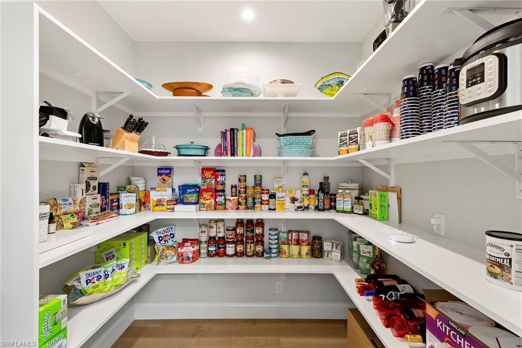 CHANTECLAIR MANOR - Residential