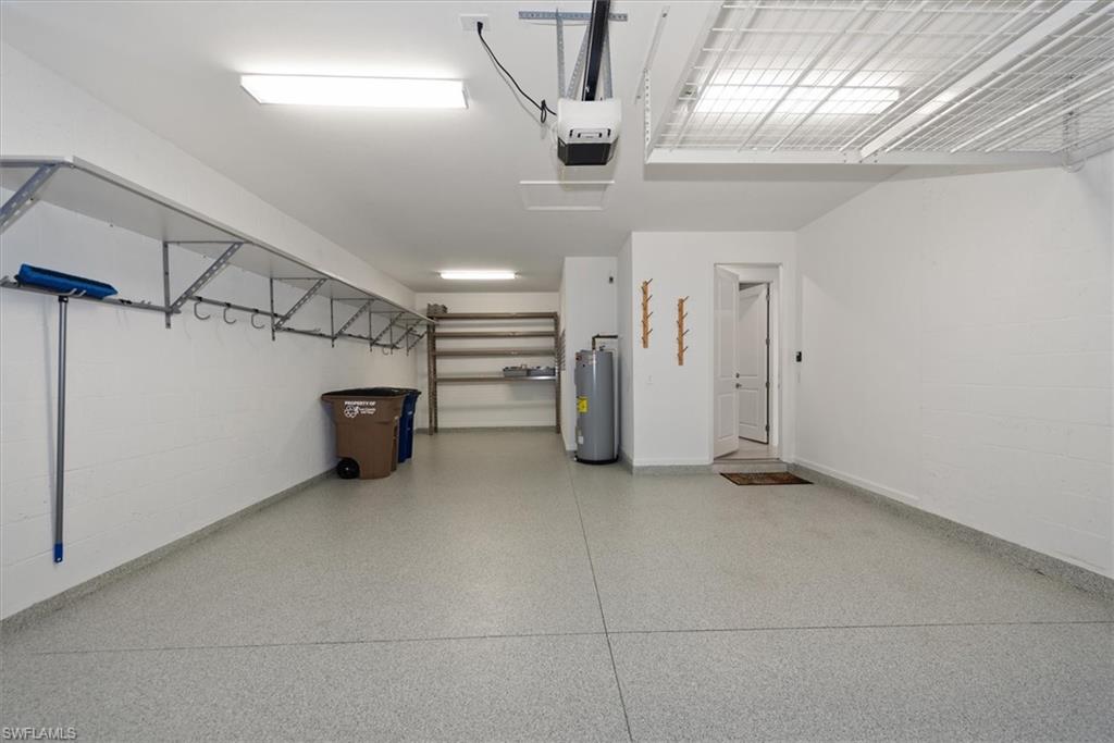 COUNTRY CLUB - Residential