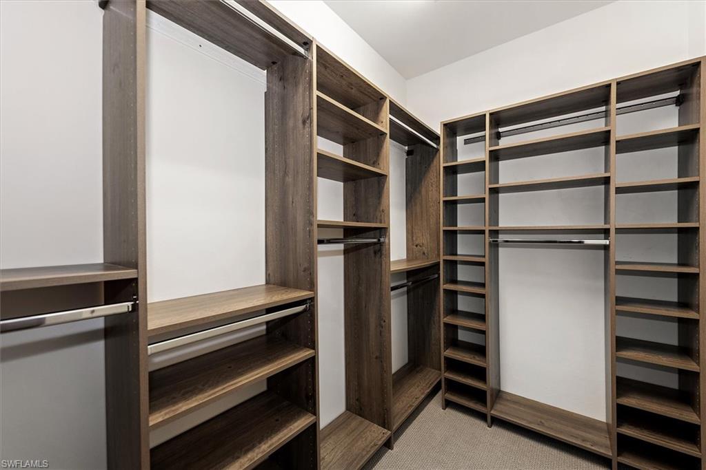 COUNTRY CLUB - Residential