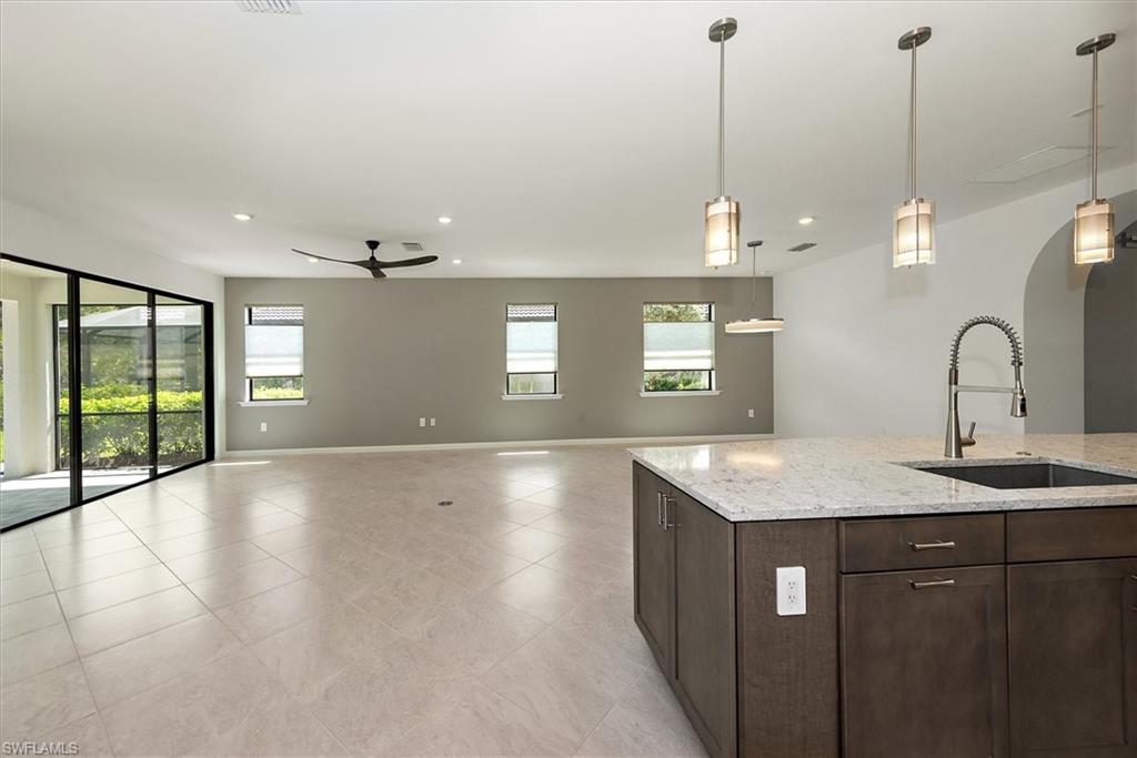 COUNTRY CLUB - Residential