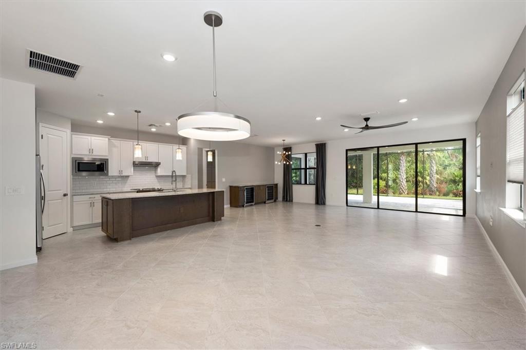 COUNTRY CLUB - Residential